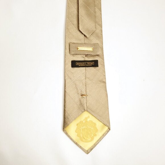 Donald J Trump Silk Tie Signature Collection Tan Beige Brown Textured Chevron 4" - Picture 4 of 6